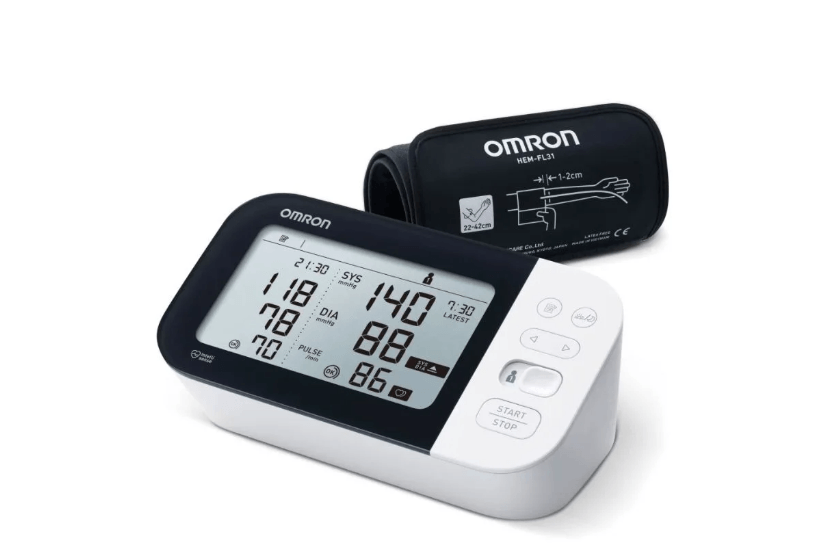 Omron M7 Misuratore di Pressione Sfigmomanometro da Braccio con Bracciale Intelli Wrap Misura 22-42 cm