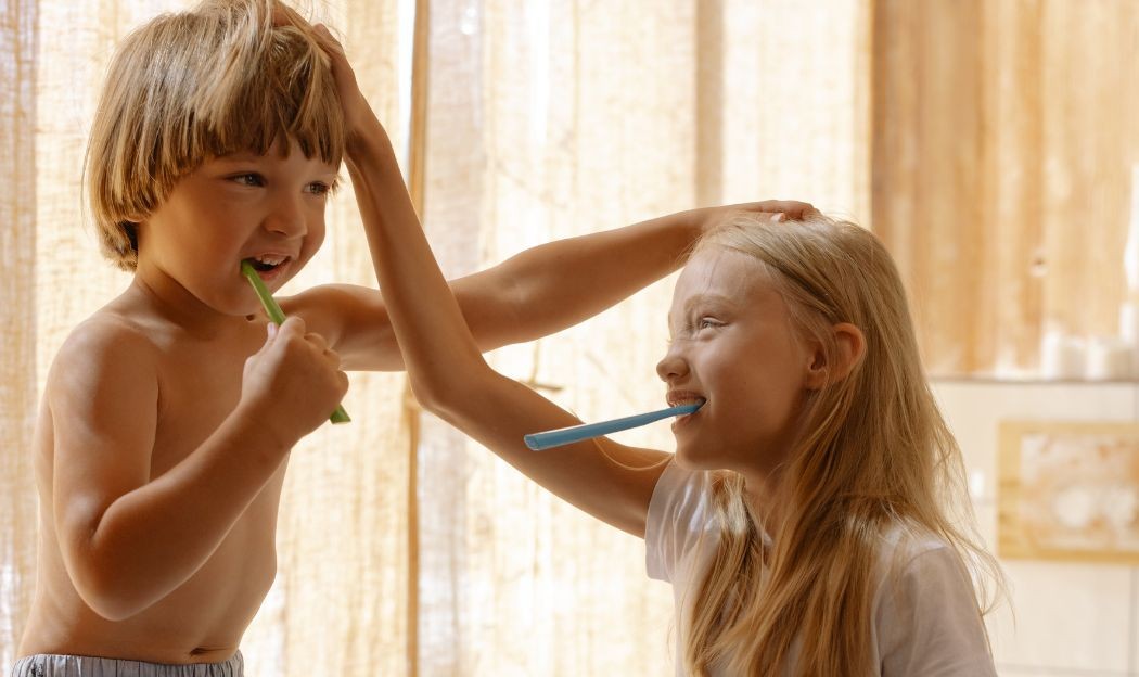 Come insegnare ai più piccoli a lavare bene i denti
